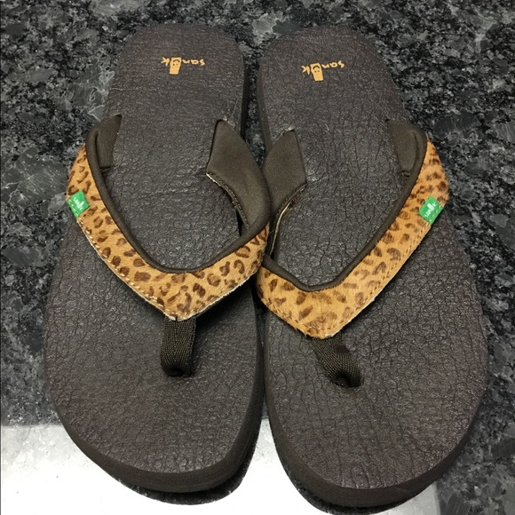 sanuk flip flops sale